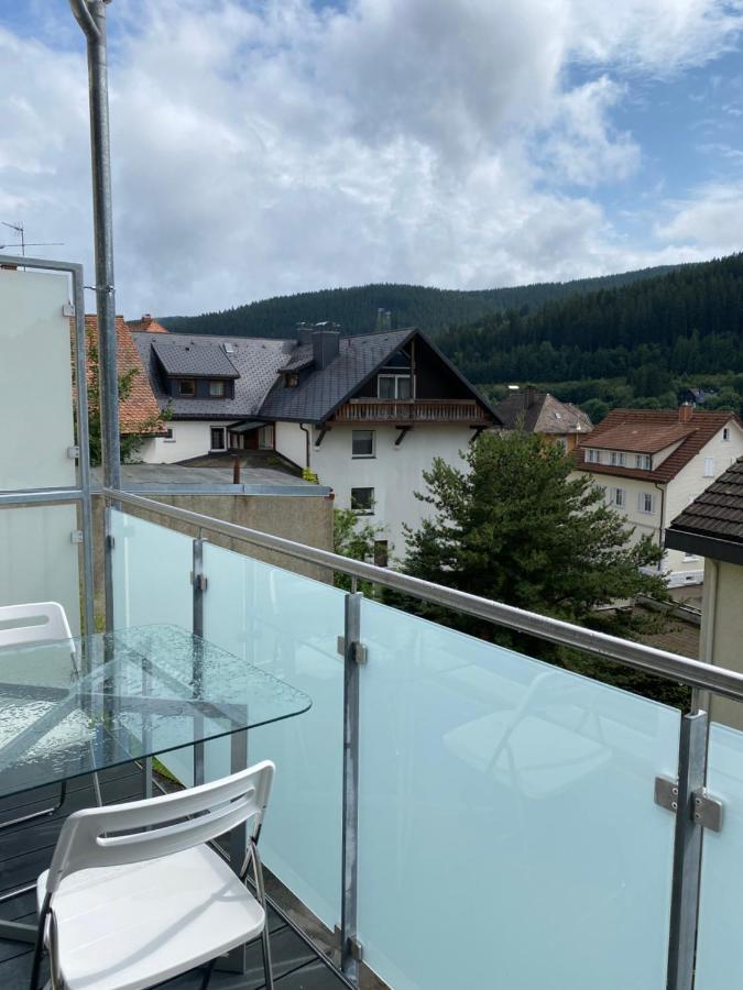 Exklusive 82 Qm Loftwohnung Mit Tiefgarage Und Sued-Balkon Zentral Titisee-Neustadt Exterior photo