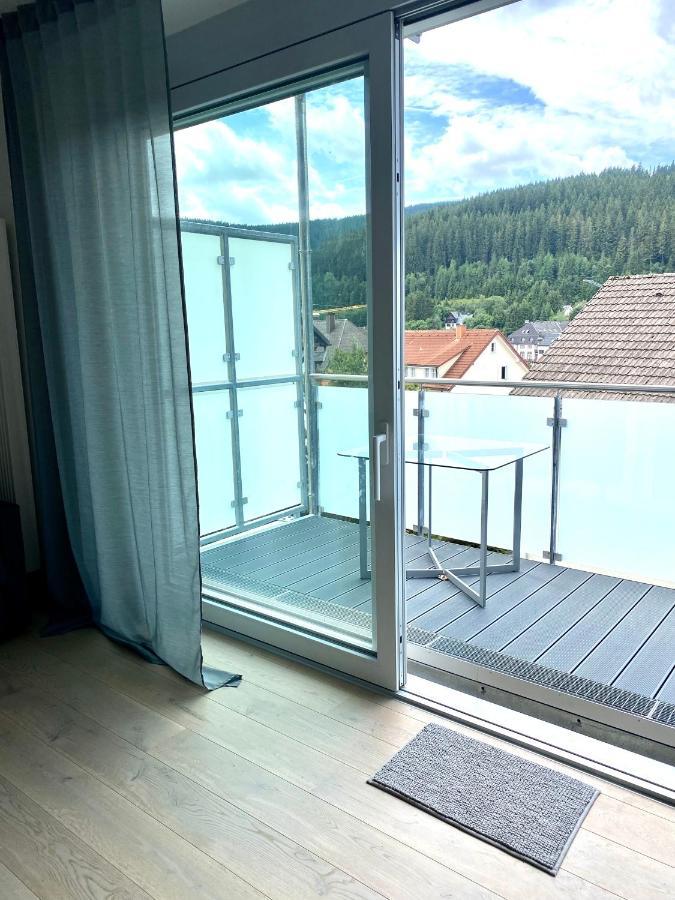 Exklusive 82 Qm Loftwohnung Mit Tiefgarage Und Sued-Balkon Zentral Titisee-Neustadt Exterior photo