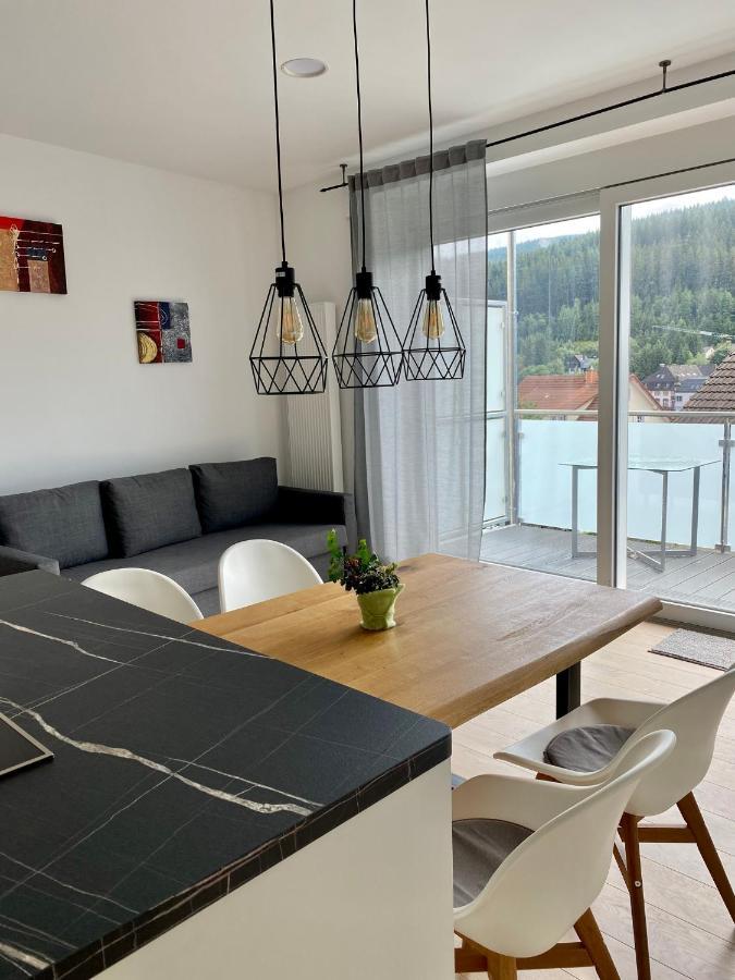 Exklusive 82 Qm Loftwohnung Mit Tiefgarage Und Sued-Balkon Zentral Titisee-Neustadt Exterior photo