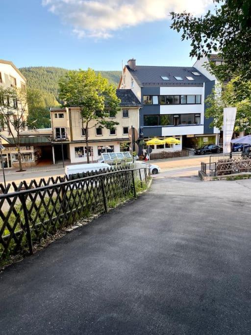 Exklusive 82 Qm Loftwohnung Mit Tiefgarage Und Sued-Balkon Zentral Titisee-Neustadt Exterior photo