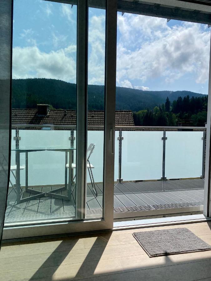 Exklusive 82 Qm Loftwohnung Mit Tiefgarage Und Sued-Balkon Zentral Titisee-Neustadt Exterior photo