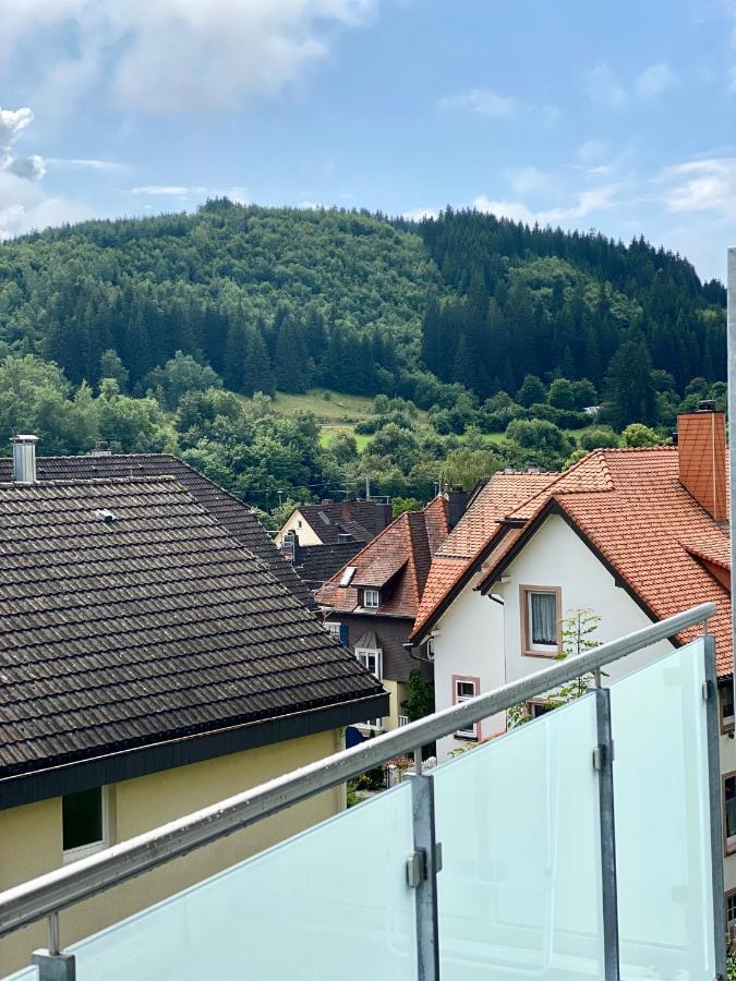 Exklusive 82 Qm Loftwohnung Mit Tiefgarage Und Sued-Balkon Zentral Titisee-Neustadt Exterior photo